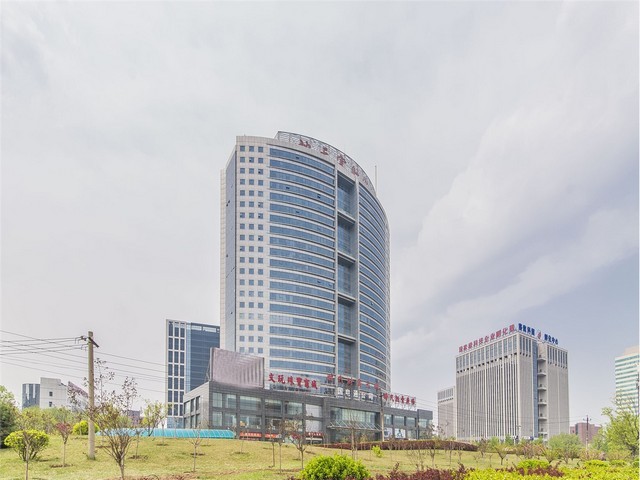 牵引车门玻璃多少钱一块